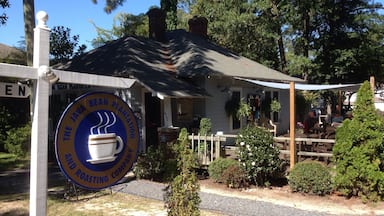 Tried a new spot in Southern Pines,NC. The Java Bean Plantation is in a little house where they roast their own coffees. The latte was well made and tasty. Very nice staff and good selection of coffees. One of the nicest places I've found to just hang for a while.