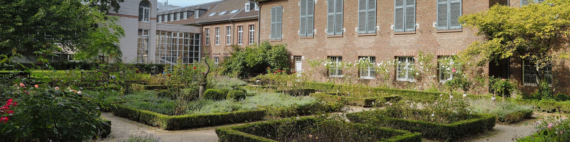 Düsseldorf, Rosengarten hinter dem Spee´schen Palais in der Carlstadt
