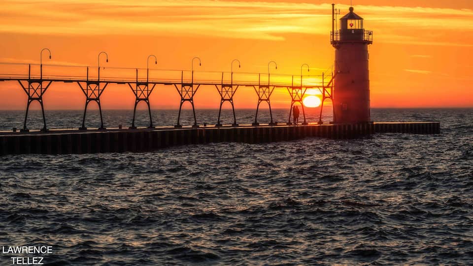 January sunset at South Haven, MI Lighthouse.
www.lawrwncetellezphotos.com
Instagram: @lawrencetellez
#sunset #lighthouse #michigan #lakemichigan #outdoors #landscape #midwest
