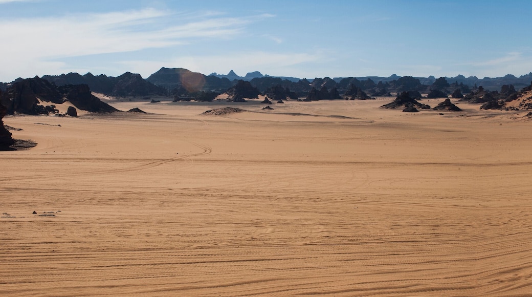 Panoramica delle tipiche formazioni rocciose dell'Akakus nel desrto libico