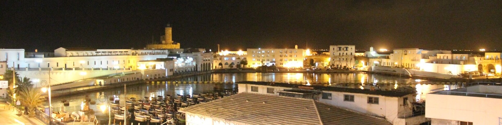 Nice spot from the upper road on La Pêcherie quarter & in the little fisherman port out there