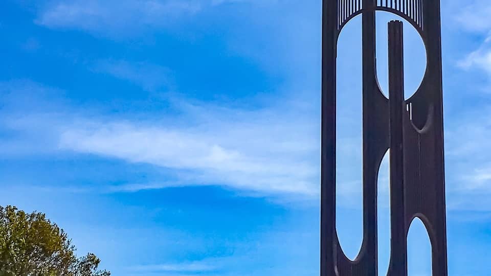 #BVSBlue Aristodes Demetries, One Of Americas Best Known Sculptors Created This Steel Sculpture As A Symbol Of Cabot Cabot And Forbes Industrial Park. Situated 243 Feet Above Sea Level It Rises To A Be Seen From The Bay Bridge, The East Bay and SFO. Called The Wind Harp Locally. It emits eerie sounds when the wind 💨is at its strongest.