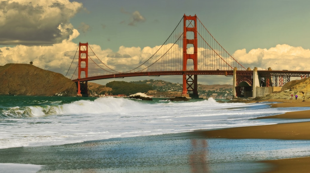 Panoramic view on Golden Gate bridge.