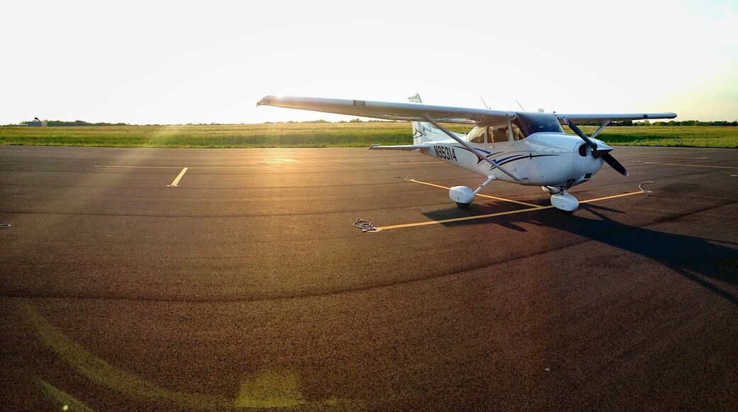 2014 Cessna 172S Skyhawk SP ready for an early morning flight out of Bonham, TX #pilot #plane #fun #Cessna #aviation