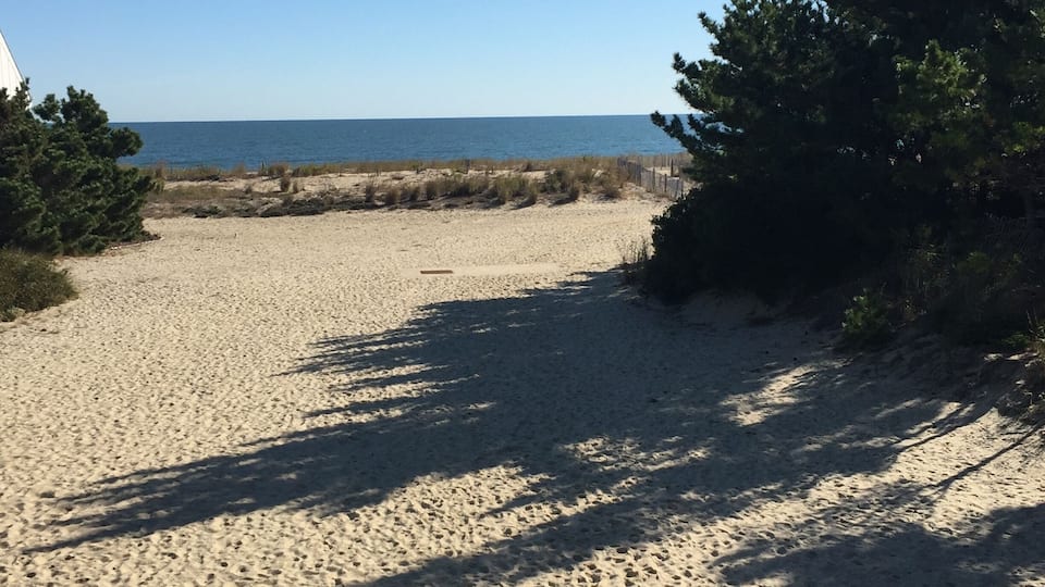 Nice vacation townhome rental for the long weekend in the fall at the Delaware beaches (between Rehoboth Beach and Dewey Beach).