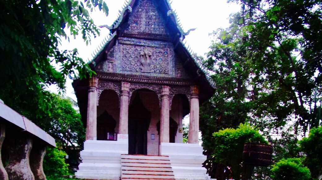 Tiny temple off the Luangprabang market street