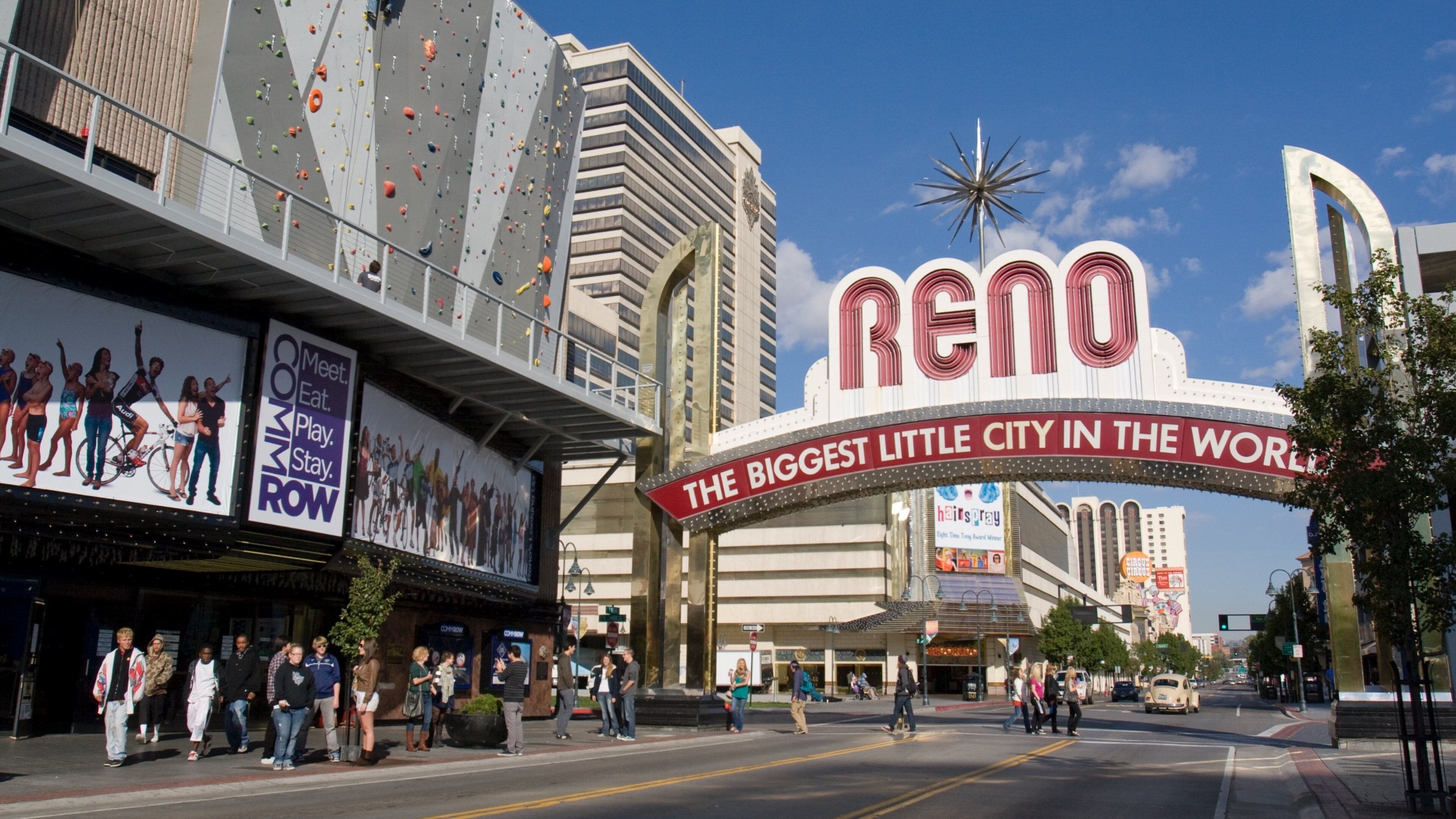 Sparks mettant en vedette ville, scènes de rue et signalisation