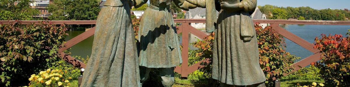 Seneca Falls showing a statue or sculpture
