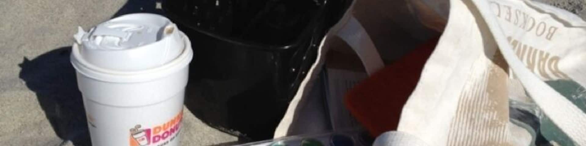 Once again I'm at the beach. This is the same Karen Rinaldo-green of yesterday to my lost followers. Having problems between old and new phones, but I will take some Mid-tide photos