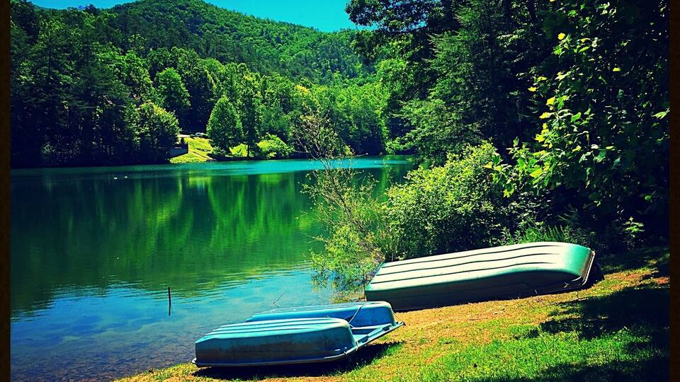 Little #marianlake near our cabin in #sevierville in the #smokymountains.