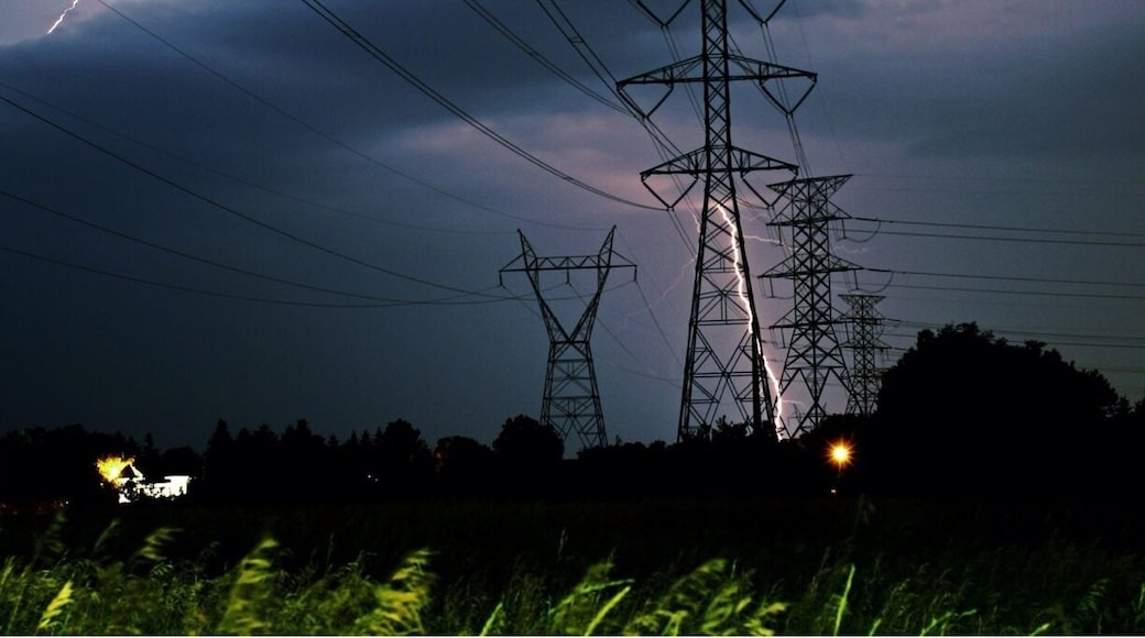 Great spot for photographing sunsets and approaching weather fronts.