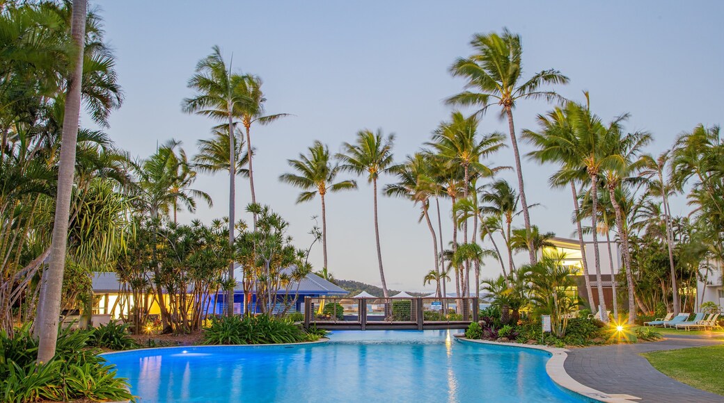 Daydream Island showing a pool and a hotel