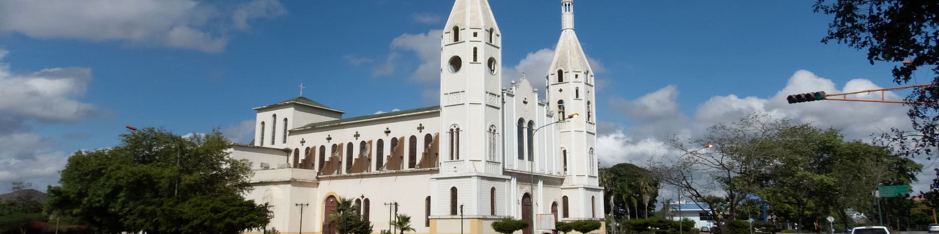 Vista diagonal de hermosa iglesia de la Coromoto, Barquisimeto estado Lara, Venezuela