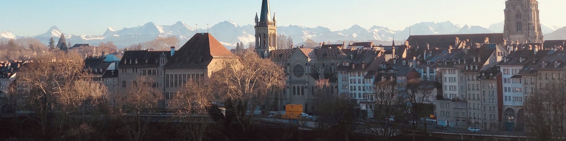 View from the Lorrainebrücke over the city into the Alps
#roadtrip
#architecture
#blue