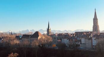 View from the Lorrainebrücke over the city into the Alps
#roadtrip
#architecture
#blue