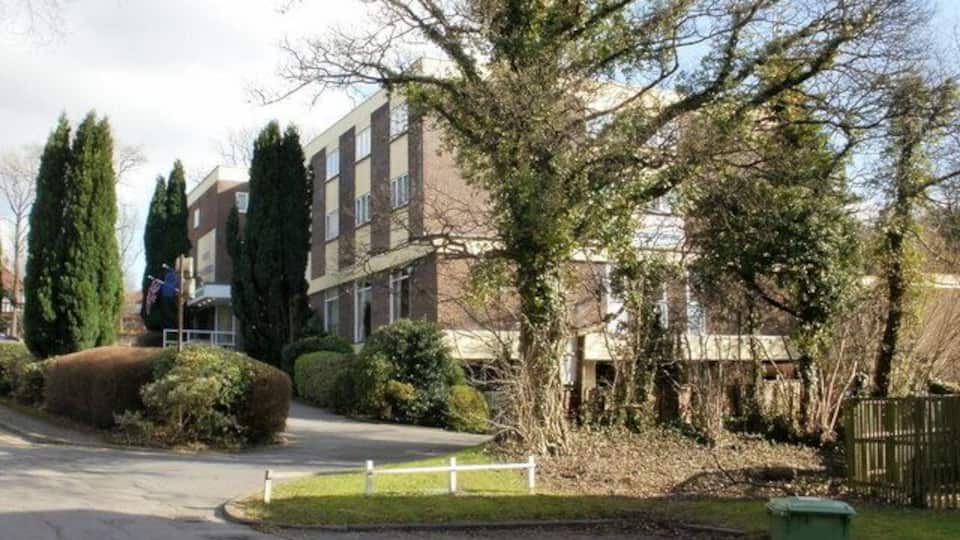 Commodore Hotel, Llanyrafon, Cwmbran The Commodore Hotel (or Hotel Commodore - both forms are used on their website and on signs at the hotel) is on Mill Lane, just off Llanfrechfa Way.