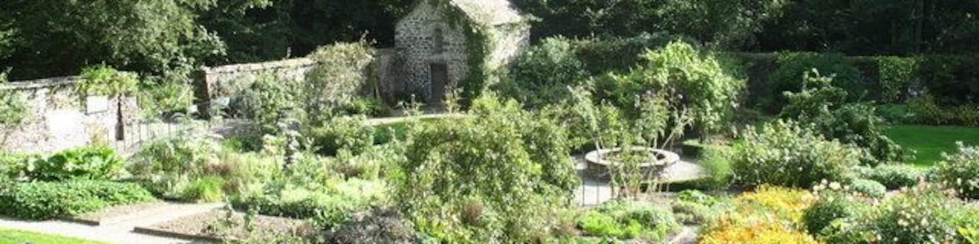 Ty Glyn Walled Garden