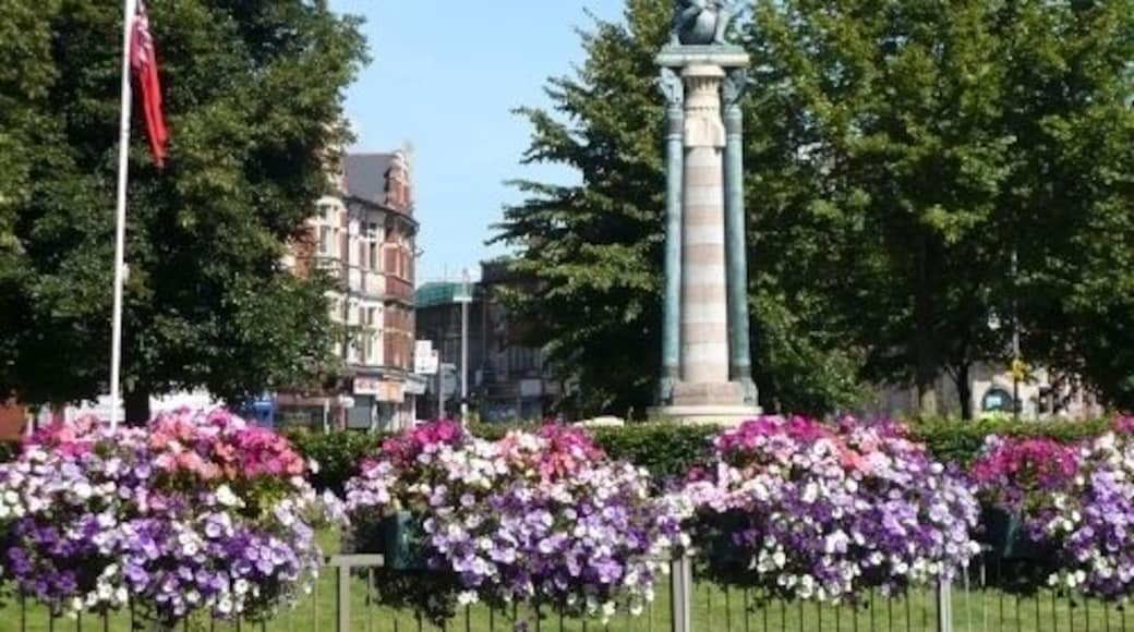 Merchant Navy Memorial, Mariners Green A memorial to the merchant navy was erected on Mariners Green in 1994. The bronze sculpture was produced by artist Sebastian Boyesen during his year as town sculptor (1993- 1994). The memorial is a classical figurative bronze that represents the spirit of the merchant seaman, that sits on a plinth. The figure is without clothes except for a loincloth as the Merchant Seaman were not expected to wear a uniform. For other information see http://pmsa.cch.kcl.ac.uk/AH/NEWPORT010.htm