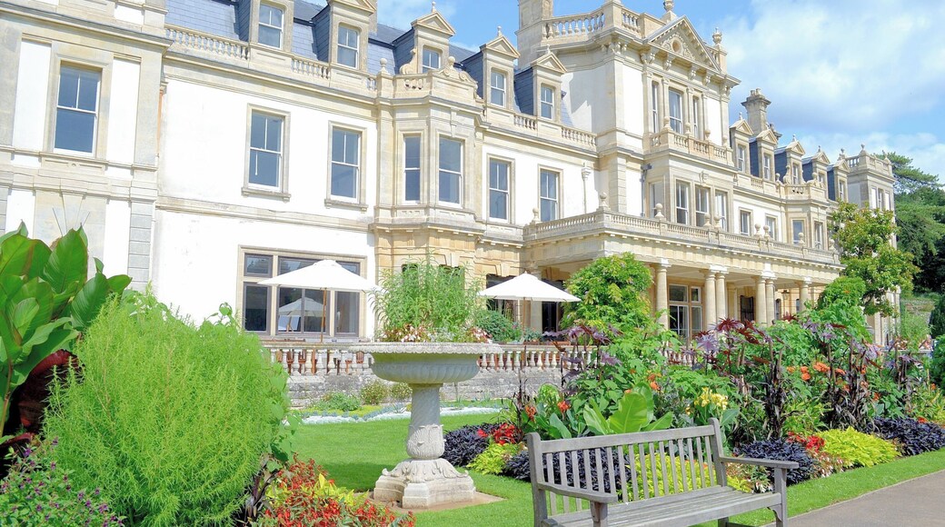Duffryn House. This is the front of the house. full of great history. A house full of history and colour.