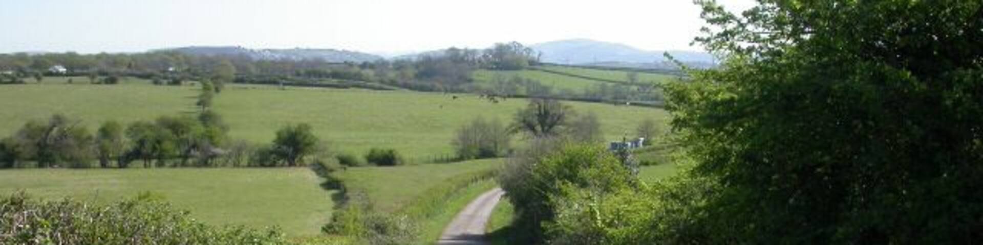 Lane north of Llanharry Looking east towards Brynsadler.