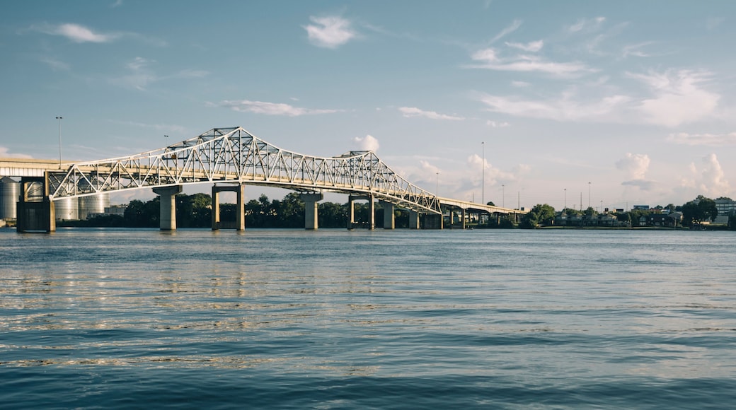 Beautiful shot of a Steamboat Bill Bridge across the Tennessee River in Decatur, Alabama