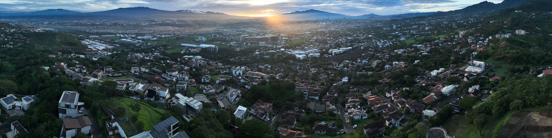 Escazú Costa Rica: Captivating Views of the City