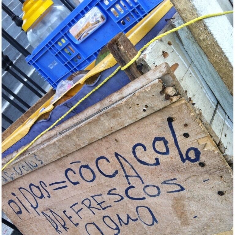 Vendedora de frutas y coca