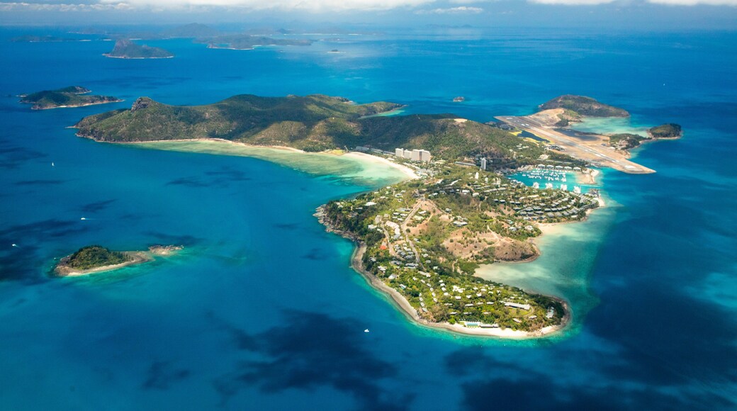 Whitsundays which includes island images and landscape views