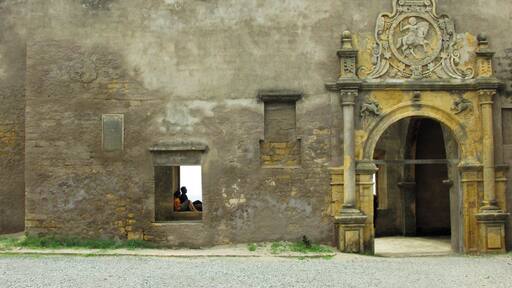 Diu fort has beautiful ruins which mainly display Protugese Architecture. Its lighthouse and facade present a great view of the Arabian Sea, where one could spend a day relaxing in the laid back vibe the town offers.
#InsideTravellersShoes