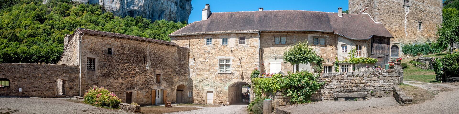 Baumes-les-Messieurs dans son cirque