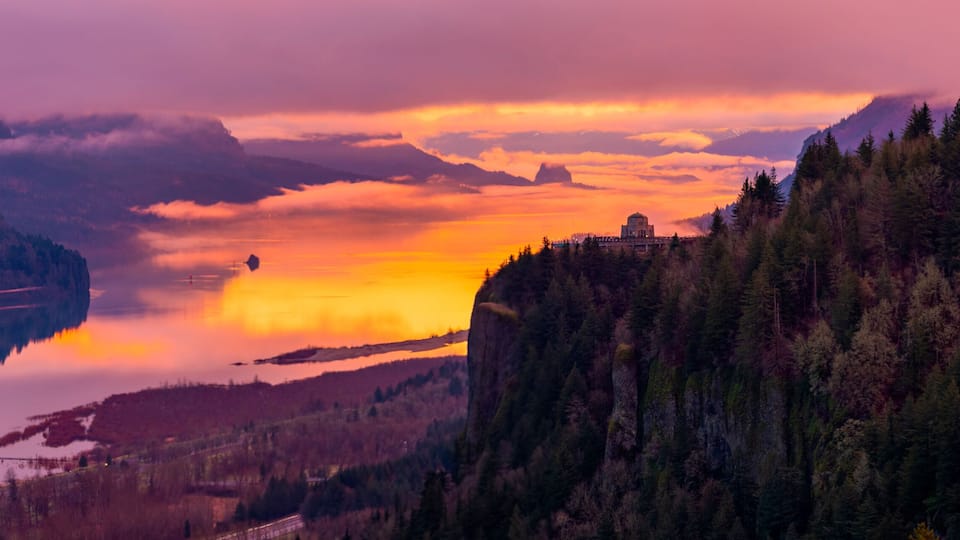 Dawn on the Columbia River