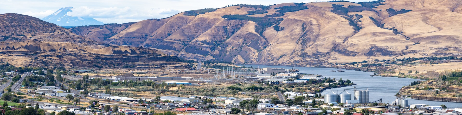 Panaramic overview of The Dalles, Oregon and Mt. Adams