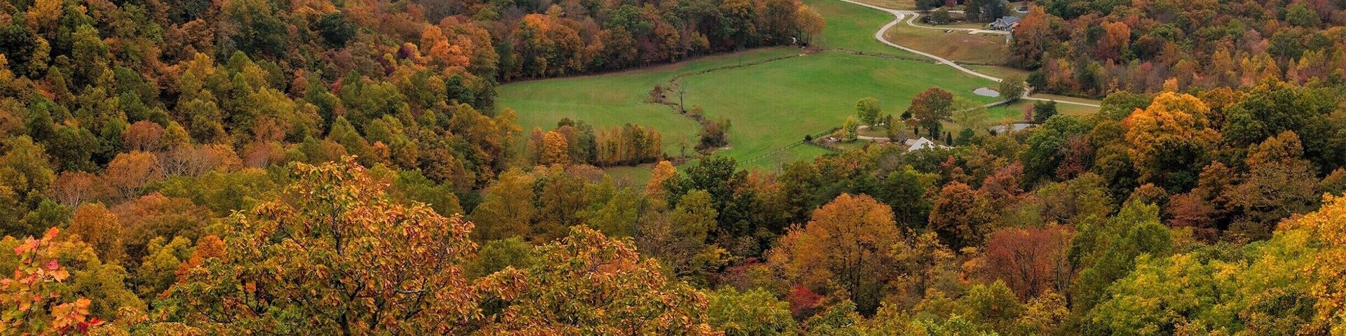 This is Indian fort lookout. It is in between East and West Pinnacle. We started by hiking West Pinnacle and took a "difficult trail" over to Indian Fort Lookout. It was in-fact, difficult, but for this view, worth it!!!