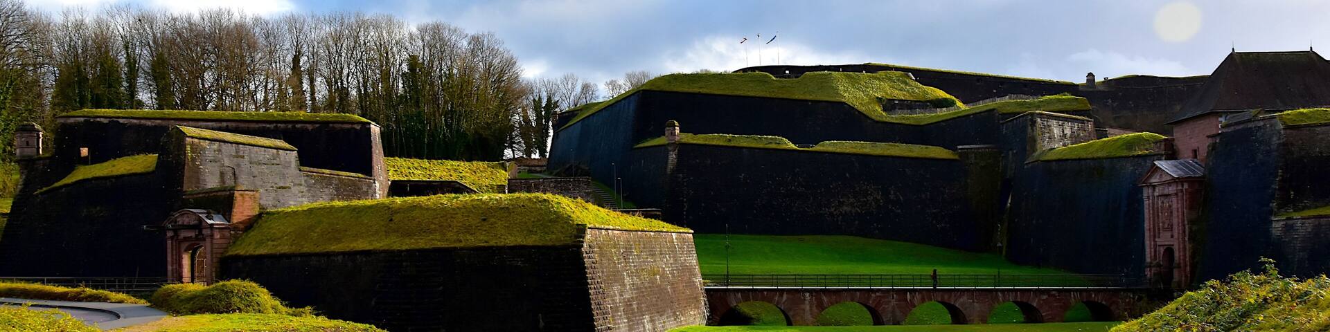 Les fortifications de la citadelle de Belfort du côté de la porte de Brisach