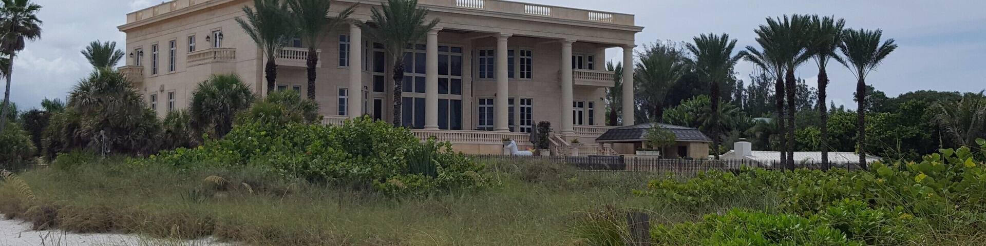 Unbelievable sugar white sand beach, beautiful place to visit.