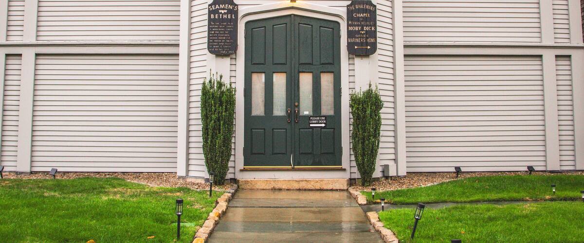 A building with a green door and the sign "Seamen's Bethel" above it.