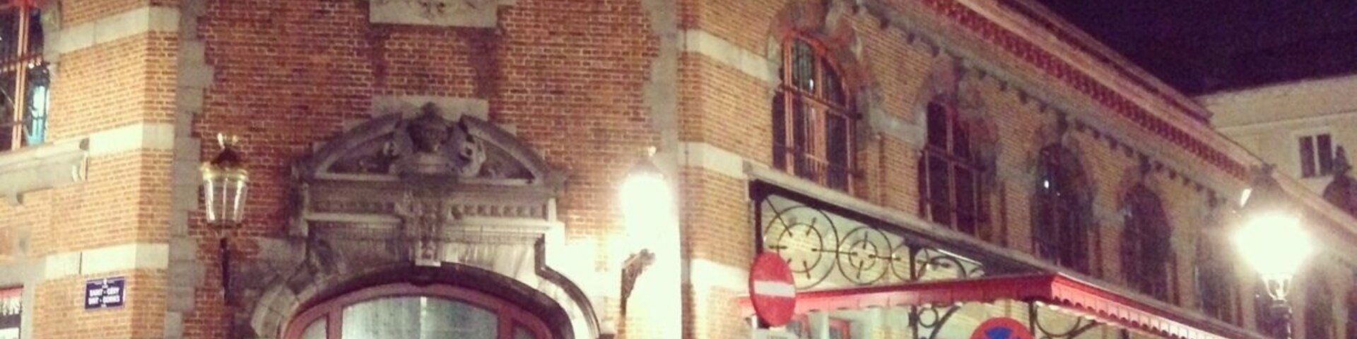 The former covered market of Brussels is now a charming heart of a very animated pub and café neighbourhood. Drinks and food are served inside or outside, most nights a house dj is fearured inside and there are frequent free entry art exhibition. A must see in Brussels.