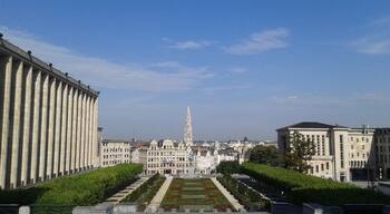 Unlikely what most people believe, Brussels has more to offer than administrative buildings and grey skies.
Brussels is a vibrant city and its visitors won't be dissappointed, as long as they know where to look for its beauties.
The architecture is (most of the times) stunning, the waffles are the best ones you will ever get to taste and the city's green parks will make you see why Brussels offers a good quality of life to its multicultural residents.
Don't forget that Brussels' Central Square