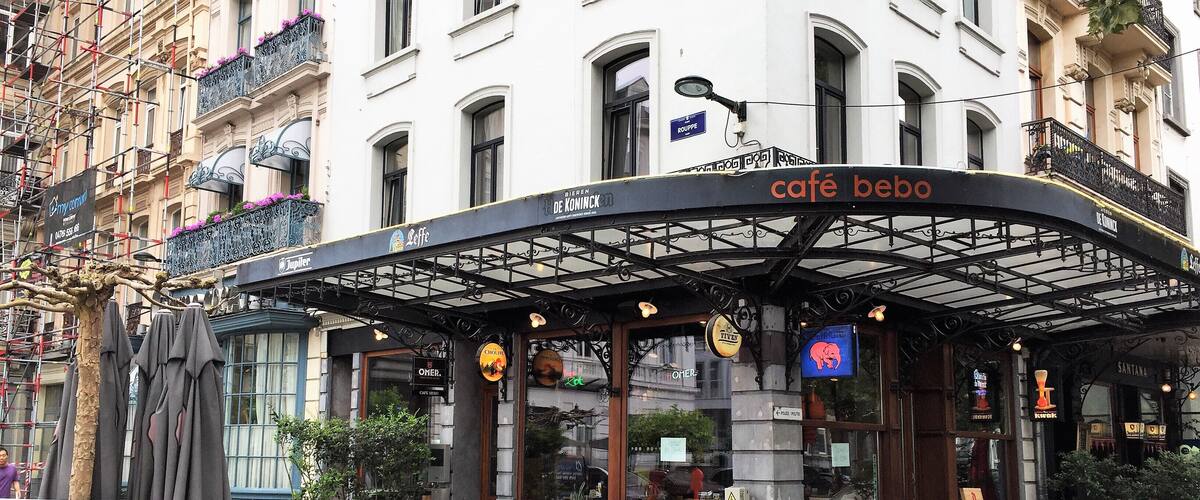 Brussels #LikeALocal Park your bike, take a seat, choose your beer from the blackboard. Big windows give a light interior. Featured in CAMRA's Good Beer Guide Belgium (8th edition). http://beereurope.blogspot.com/2018/07/brussels-monday-2562018.html