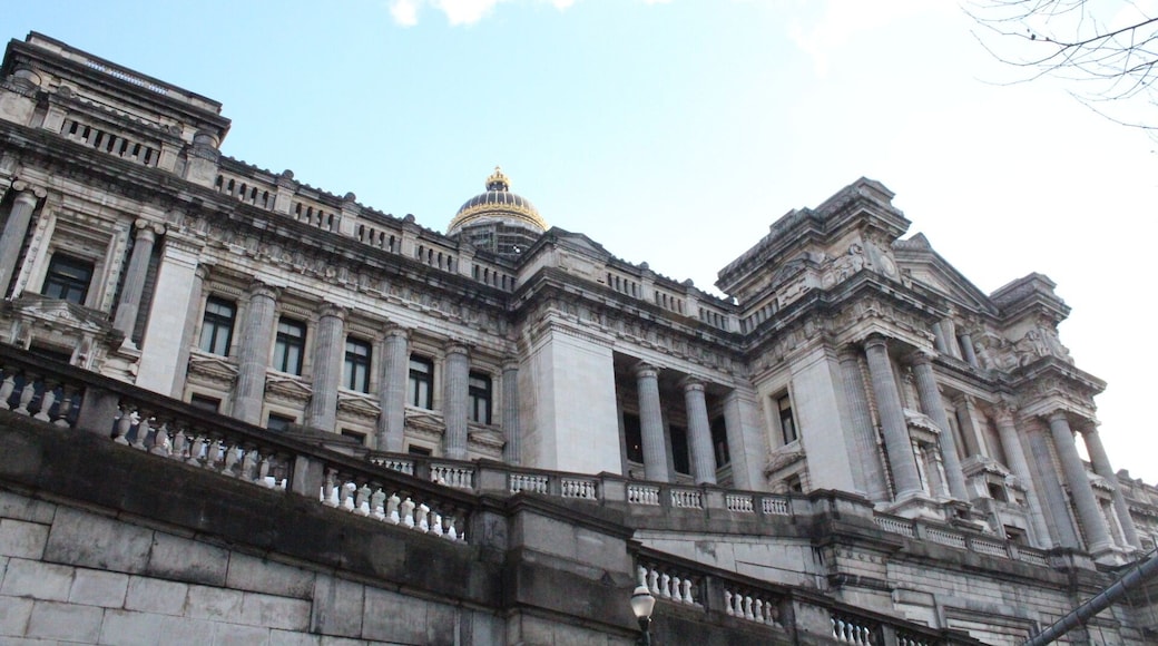 We were around Palais de Justice when my friend really wanted to use the washroom. It's Europe. Those things are scarce. We went in the building (free anyhow) and found a washroom. All was solved. #architecture