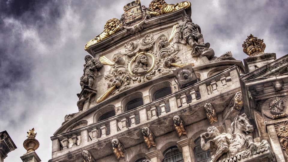 #Brussels #Belgium
My Brussels
Passeando por Bruxelas fui registrando aos poucos os detalhes da cidade e de suas construções. Grande parte das fotos é de construções da Grand Place que é Patrimônio Mundial da UNESCO.
Strolling through Brussels, I gradually recorded the details of the city and its buildings. Most of the photos are from buildings of the Grand Place which is a UNESCO World Heritage Site.