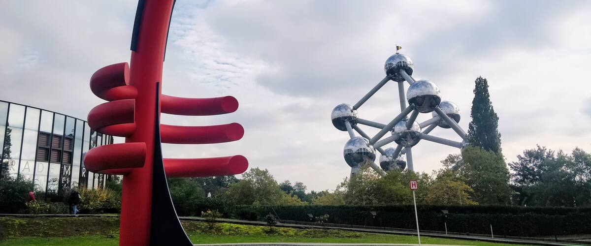 The beautiful sign in front of the Brussels Design Museum with the magnificent Atomium behind. Atomium is constructed using the steel balls giving a shape of an atom.
#Brussels #Trovember