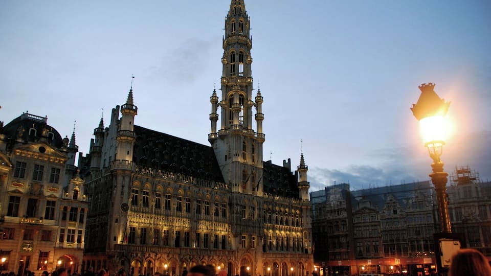 The architecture in Brussels is diverse, and spans from the medieval constructions on the Grand Place to the postmodern buildings of the EU institutions.
Main attractions include the Grand Place, since 1998 a UNESCO World Heritage Site, with the Gothic town hall in the old centre, the St. Michael and Gudula Cathedral and the Royal Palace of Laeken with its large greenhouses. Another famous landmark is the Royal Palace.