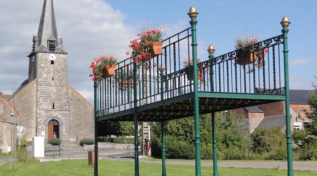 Marbaix (Nord, Fr) Kiosque à musique, église