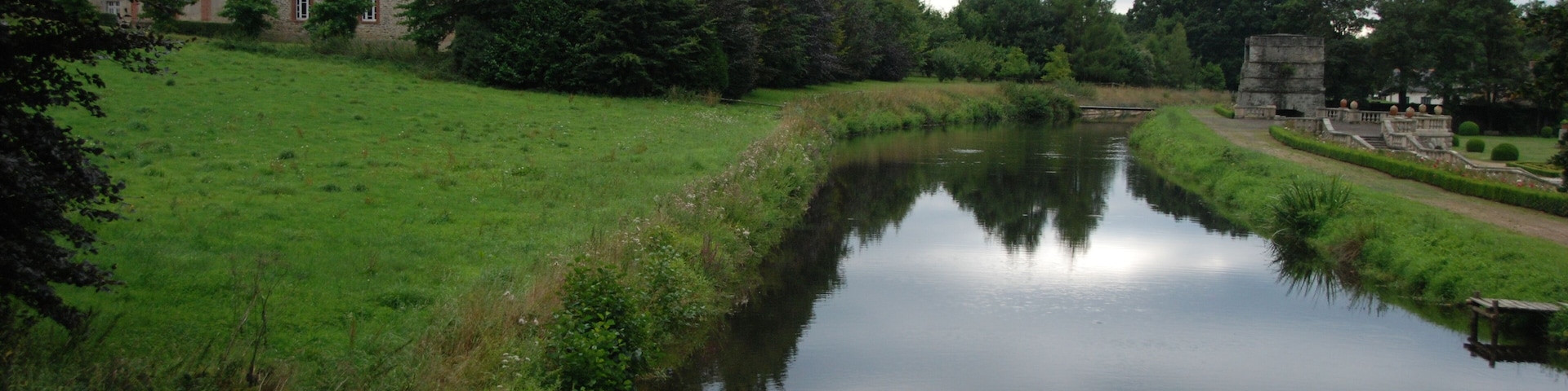 Eglise - Canal - Haut-Fourneau prÚs du chùteau des Forges de Lanouée