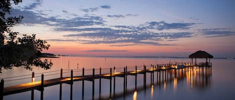 フォート ウォルトン ビーチ - デスティン エリア 表示 海岸線の眺め と 夕焼け