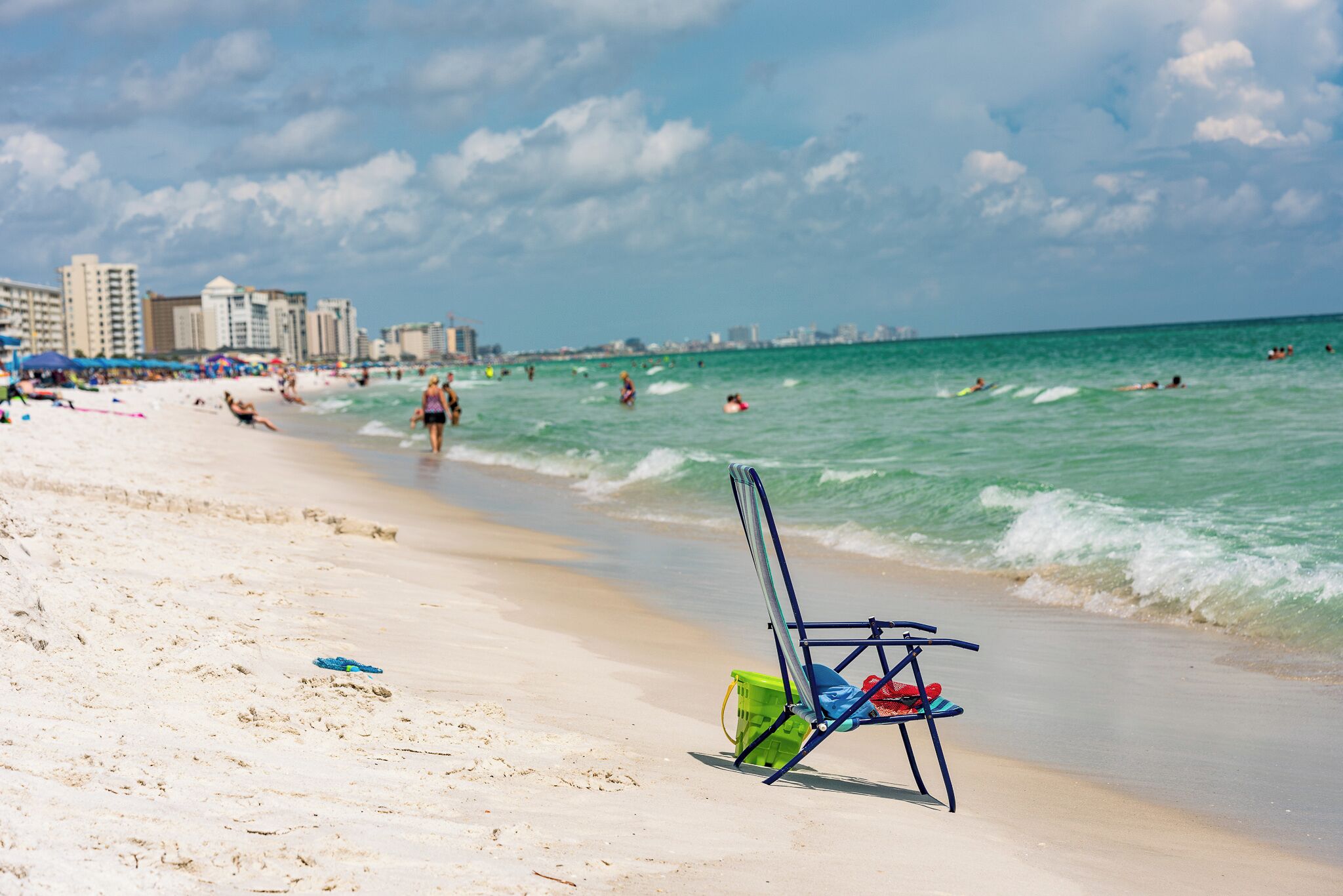 Easy access to the beach, great prices, swimming pool shaded in the evening