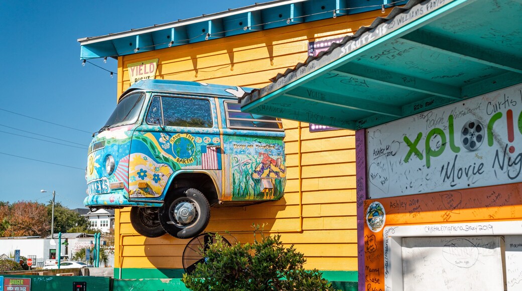 Destin showing outdoor art