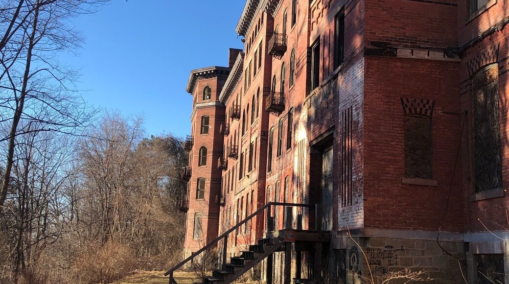 Jackson Sanatorium is near the rotary club, but nobody in town is gonna point the way, so if you’re like me and want to see the stuff off the map YouTube it!
