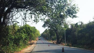 The roads are under construction almost trough-out my trip to Trincomalee.